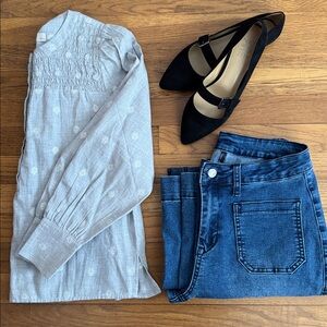 ❄️ Loft light gray/white snowflake print top. Size XSP. NWT.